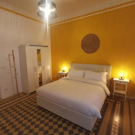 Guest house Gialla Ridi Che Ti Passa 4*