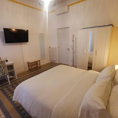 Gialla Ridi Che Ti Passa Guest house *