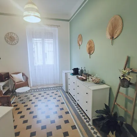 Gialla Ridi Che Ti Passa Penzion Alassio